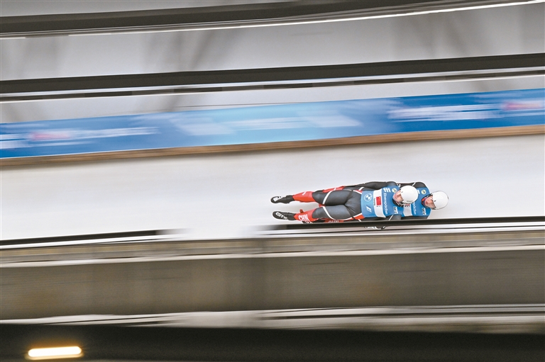 双人雪橇首次参赛