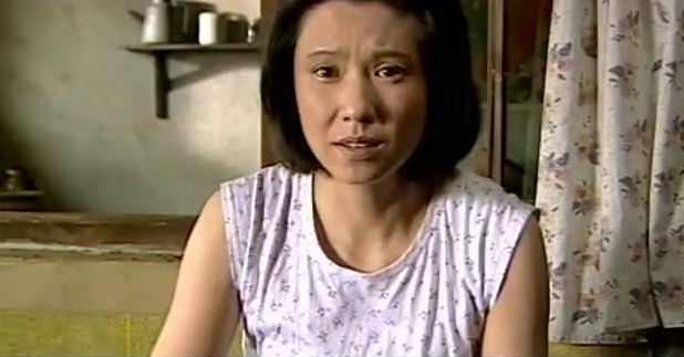 她是《暖春》中的香草,因欺负小花而被骂,如今45岁未婚很心酸|暖春
