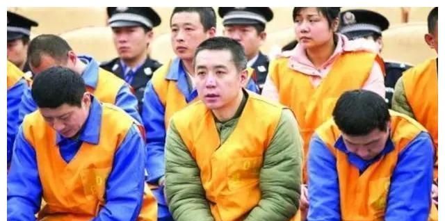 2013年黑老大聂磊被判死刑后当夜连续抽了5包香烟一夜