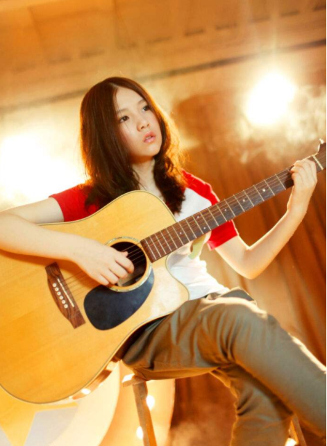 本兮15岁写歌爆红曾与许嵩比肩同台为何22岁的她突然离开了