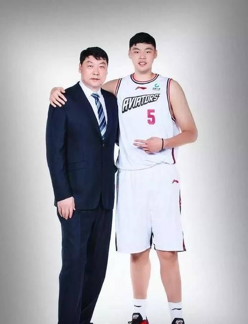 篮坛父子兵赵仁斌赵义明的父亲原沈部男篮主力中锋