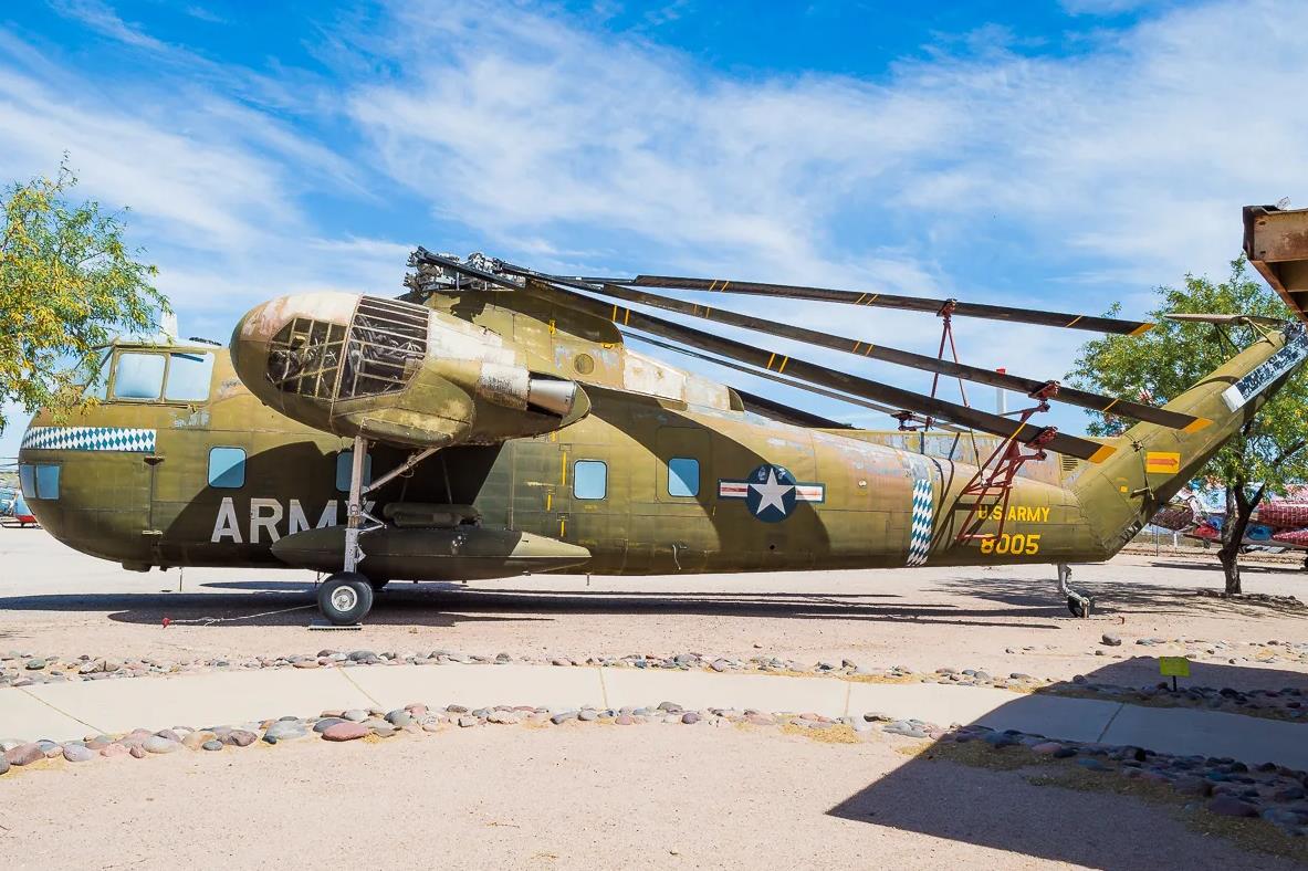 由于被广泛投入越南战争,ch-37直升机需要进行夜间作战,为此其安装了