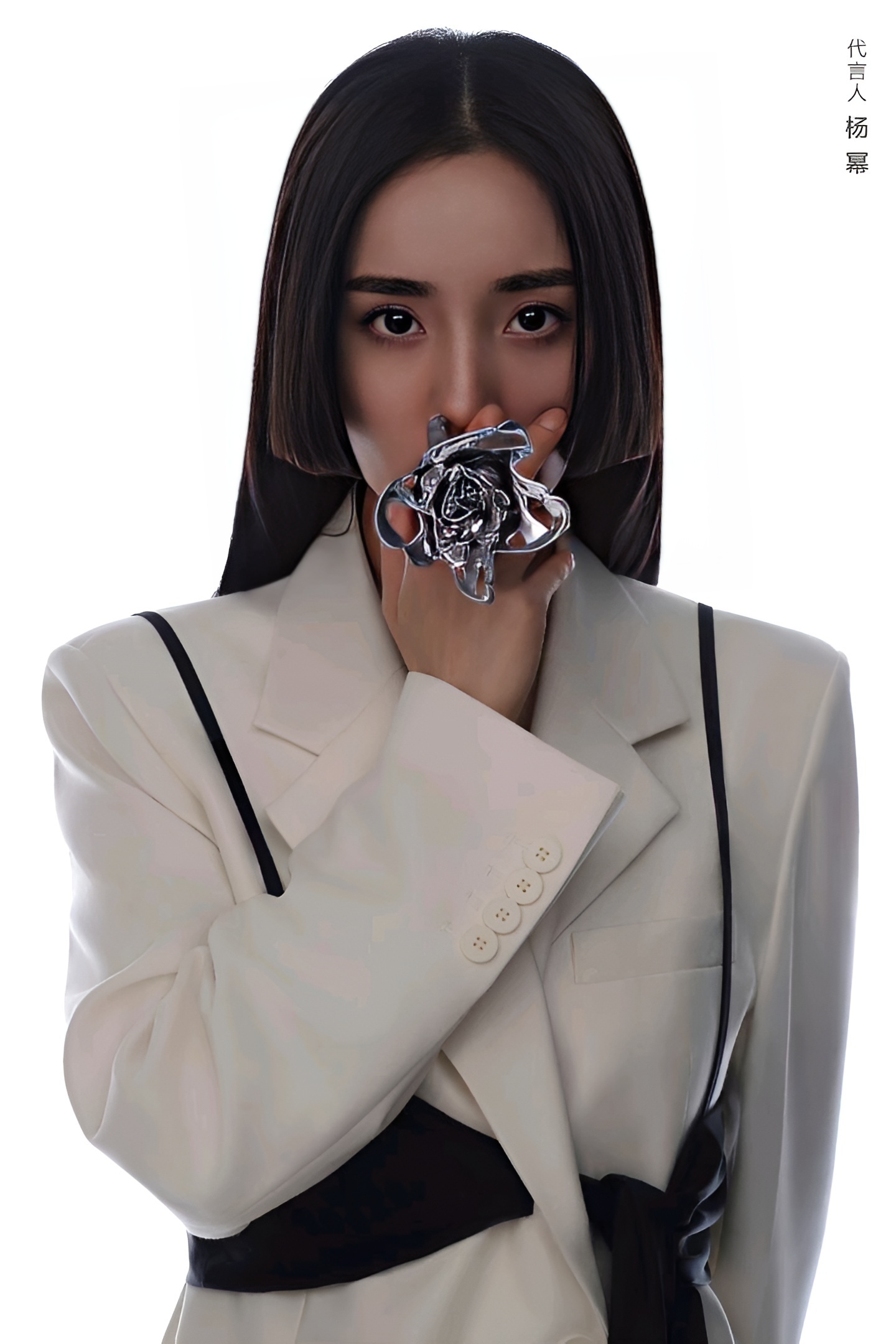 杨幂最新造型大片释出公主切长直发是御姐幂啊