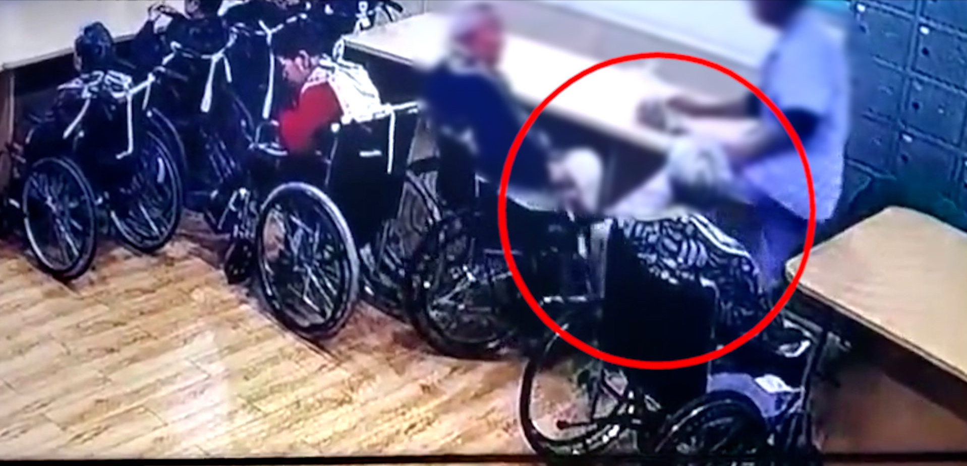 唐山一养老院护理员殴打老人 养老院:涉事员工被开除|护理员|养老院