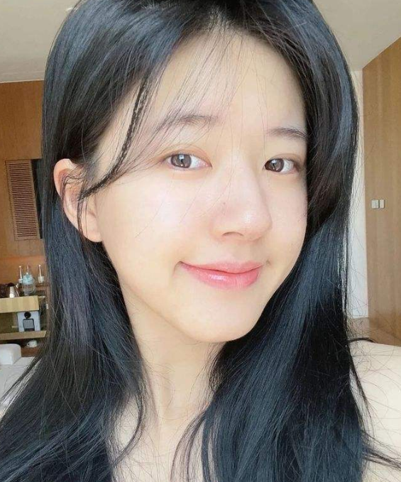 赵露思晒开工照,自曝饭后就躺平,粉丝:像极了居家的我休闲区蓝鸢梦想 - Www.slyday.coM 赵露思晒开工照,自曝饭后就躺平,粉丝:像极了居家的我休闲区蓝鸢梦想 - Www.slyday.coM