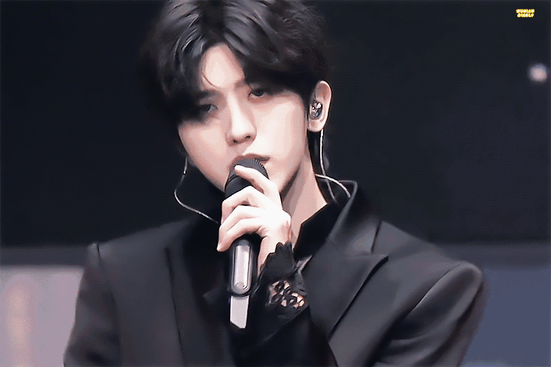 永远为舞台上的蔡徐坤心动想成为麦克风也不是一天两天了