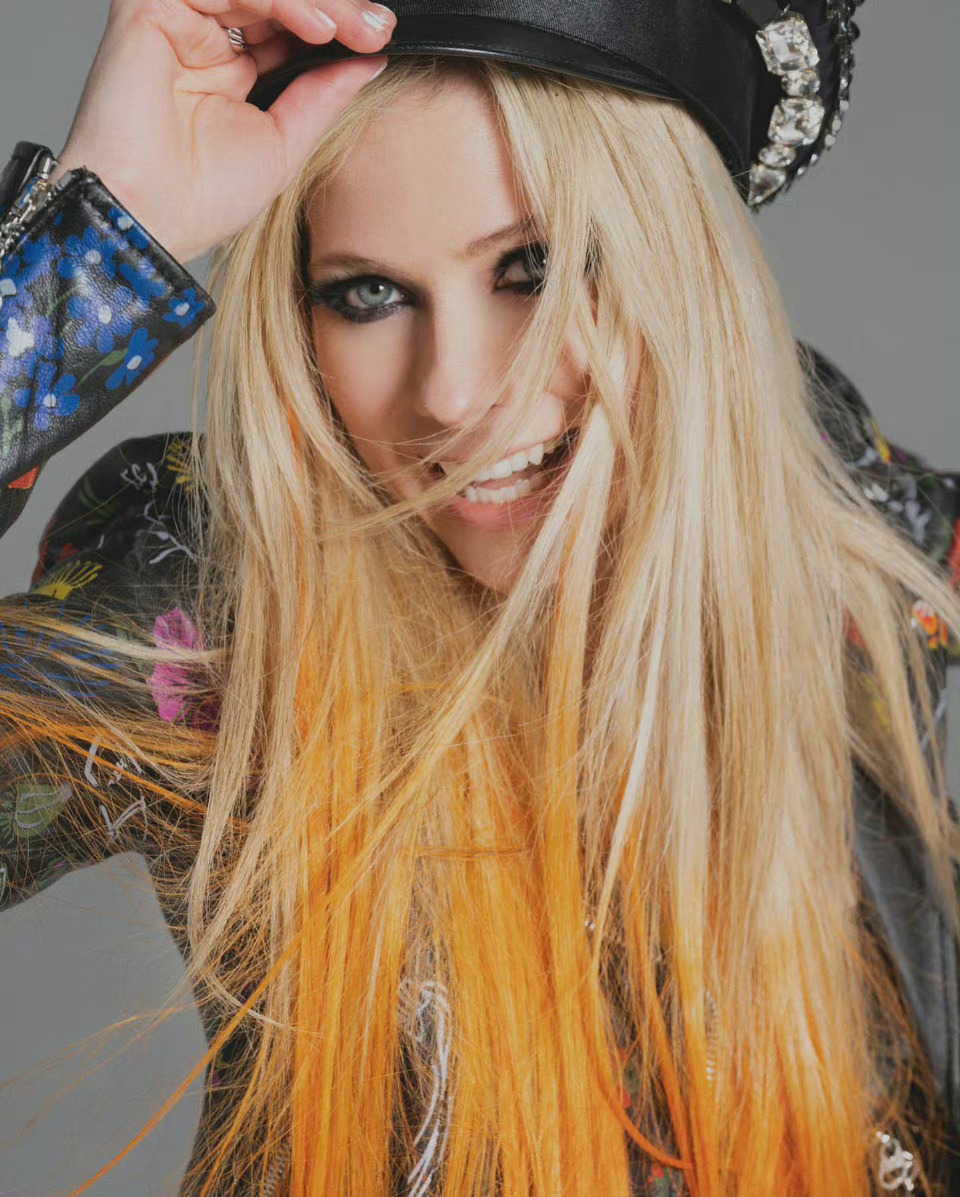 avrillavigne登上fault杂志最新期封面