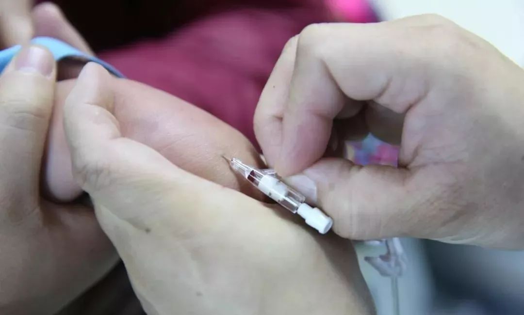 留置针穿刺新技能单手送管法提高成功率你get了吗