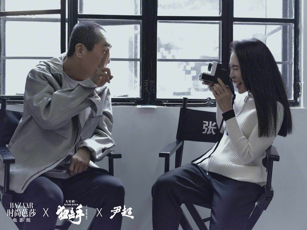 张艺谋与女儿张末同框拍写真 温馨有爱父女情深|张艺谋|张末_新浪新闻