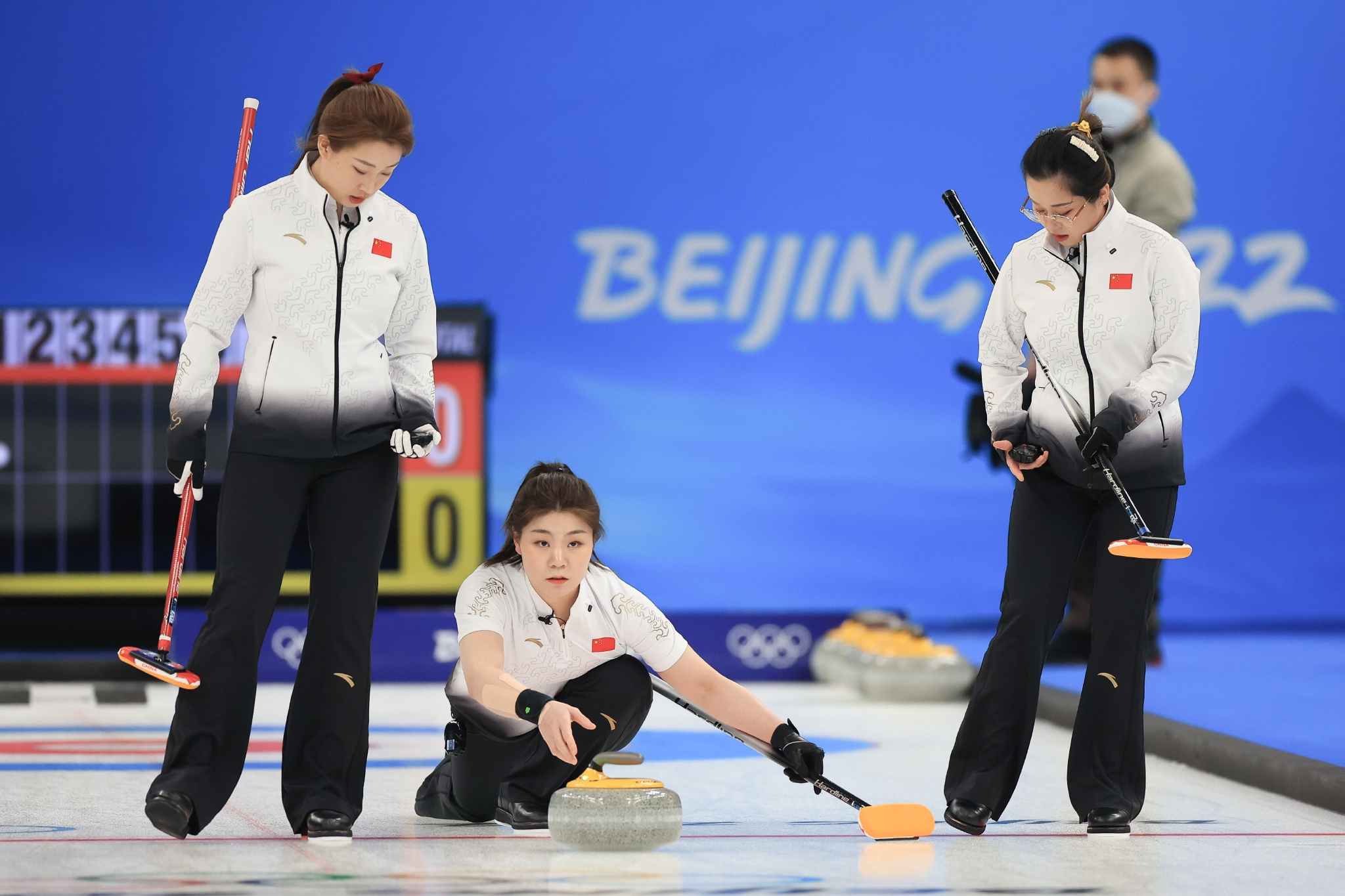 北京冬奥会冰壶中国冰壶女队憾负丹麦队