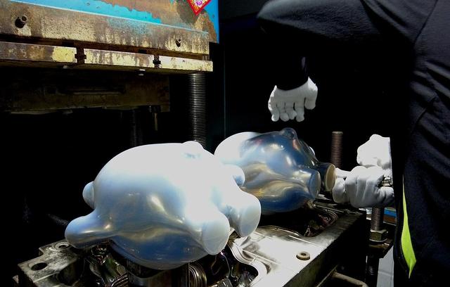 「视频」冰墩墩“外衣”竟是东莞制造，生产商支招减少“外衣”发黄休闲区蓝鸢梦想 - Www.slyday.coM