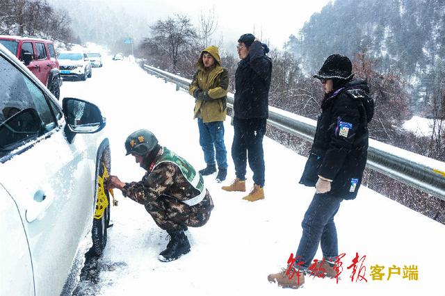 除雪护路，你永远可以相信人民子弟兵休闲区蓝鸢梦想 - Www.slyday.coM