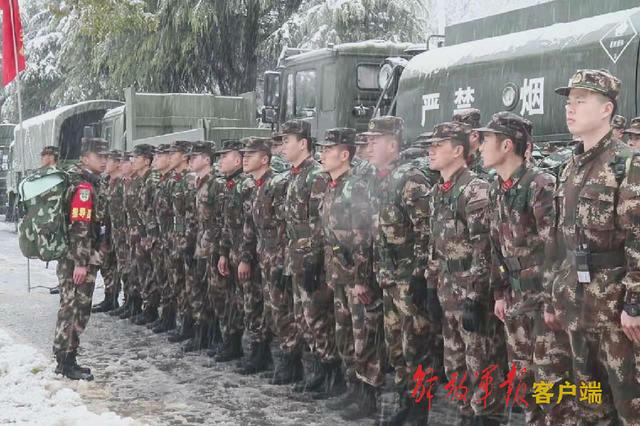 除雪护路，你永远可以相信人民子弟兵休闲区蓝鸢梦想 - Www.slyday.coM