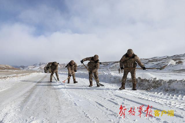 除雪护路，你永远可以相信人民子弟兵休闲区蓝鸢梦想 - Www.slyday.coM