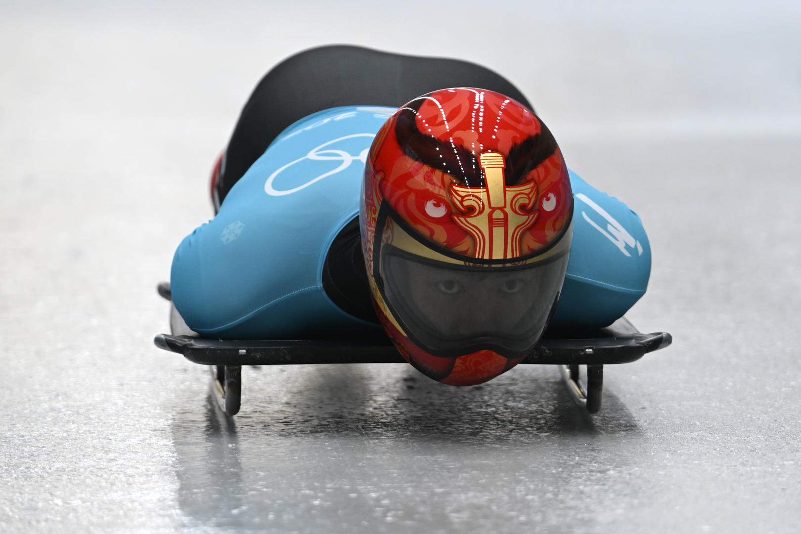 男子钢架雪车闫文港暂列第三殷正创赛道出发纪录