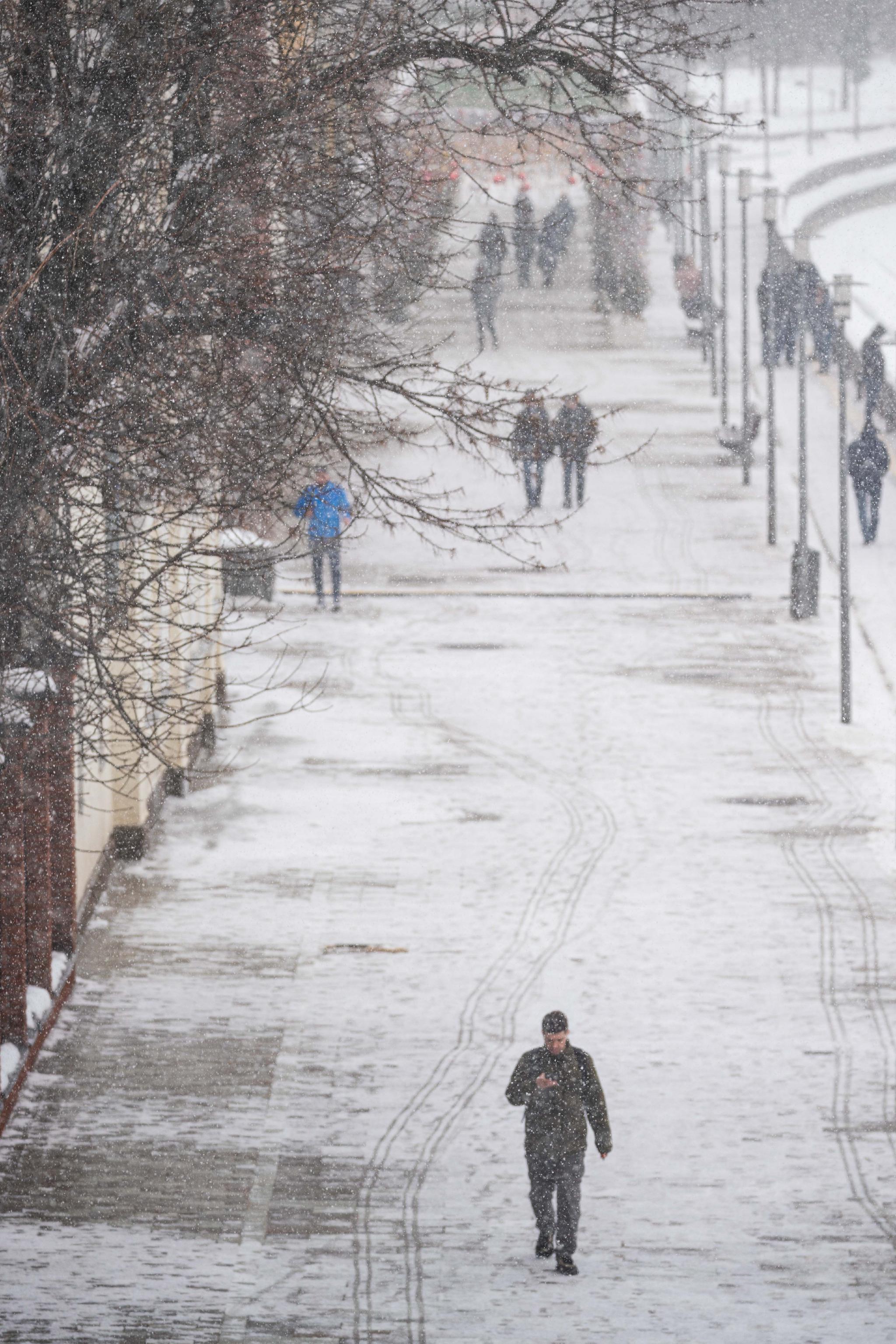 莫斯科:雨雪交加|莫斯科|雨雪|雨夹雪_新浪新闻
