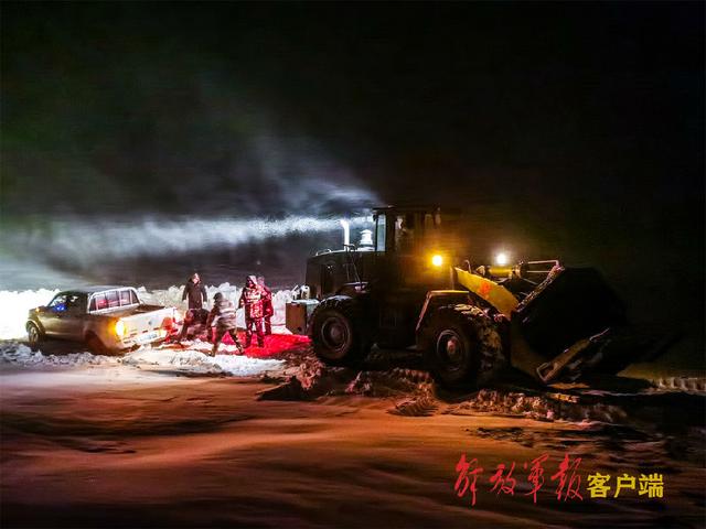 除雪护路，你永远可以相信人民子弟兵休闲区蓝鸢梦想 - Www.slyday.coM