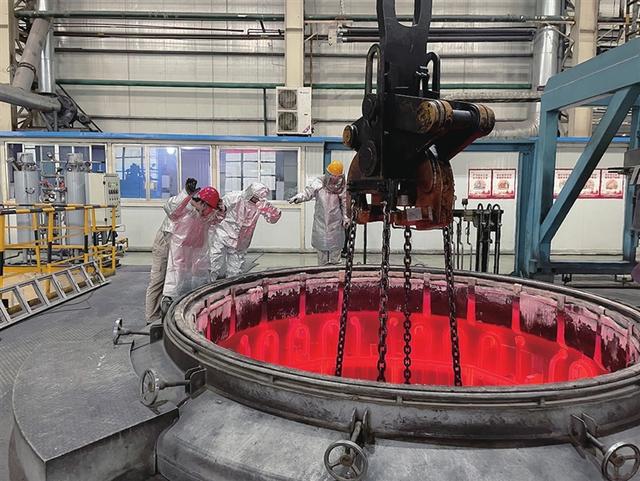 见证淬火成钢的时刻太重齿传热处理工艺攻关团队的第75次试验