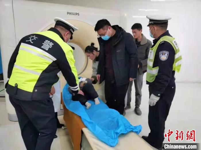 受伤幼童被送达医院. 沭阳警方供图