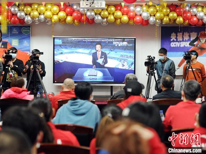 长春市冬季运动管理中心组织小运动员等观看比赛。　刘栋 摄