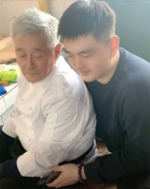 赵本山小儿子赵一楠高调庆生大儿子却先天聋哑早早去世成遗憾