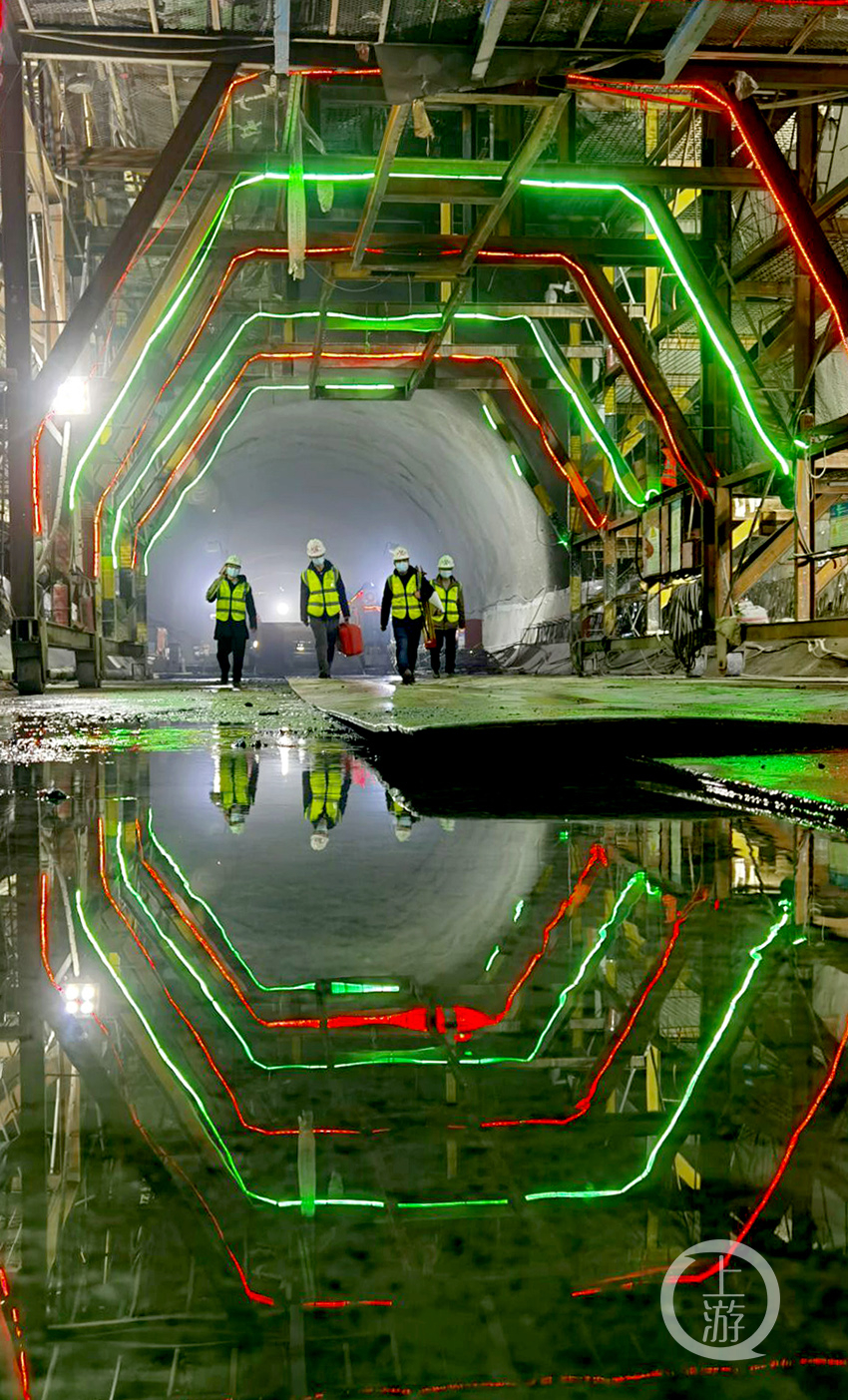 新春走基层放弃春节休假建高铁渝昆铁路缙云山隧道快速掘进