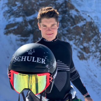 立陶宛高山滑雪运动员安德烈·德鲁卡洛夫