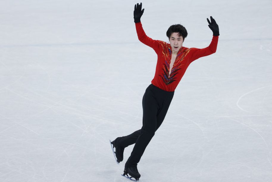 花样滑冰男子单人滑自由滑决赛中国选手金博洋在比赛中