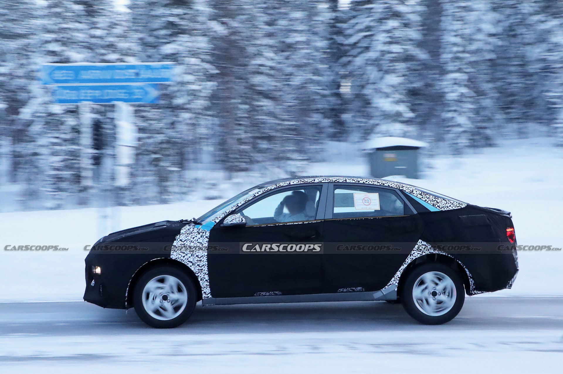 有望年底亮相 新款现代雅绅特冬测谍照曝光