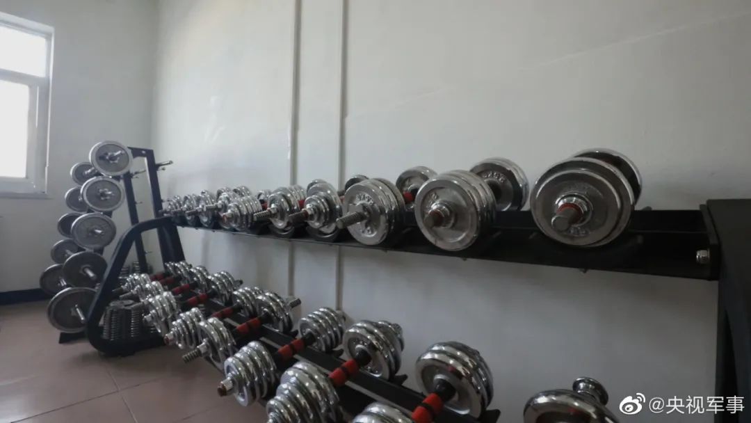 一根筷子，一双手，你永远可以相信青岛男人，啊不，中国军人！休闲区蓝鸢梦想 - Www.slyday.coM