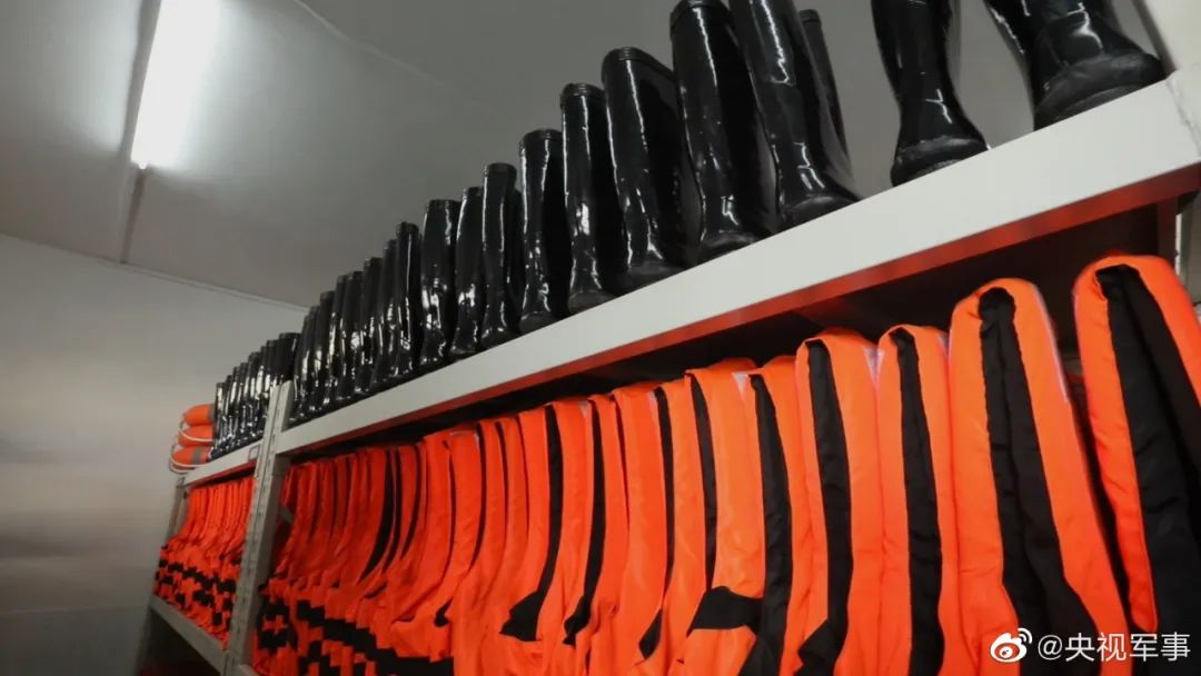 一根筷子，一双手，你永远可以相信青岛男人，啊不，中国军人！休闲区蓝鸢梦想 - Www.slyday.coM