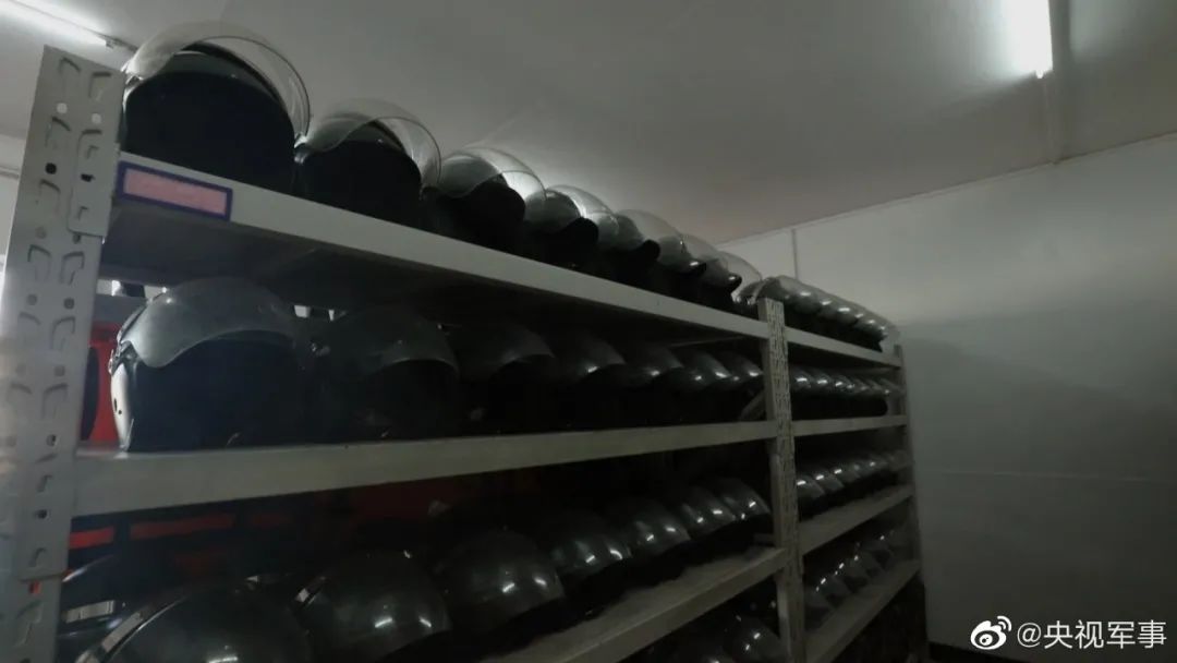 一根筷子，一双手，你永远可以相信青岛男人，啊不，中国军人！休闲区蓝鸢梦想 - Www.slyday.coM