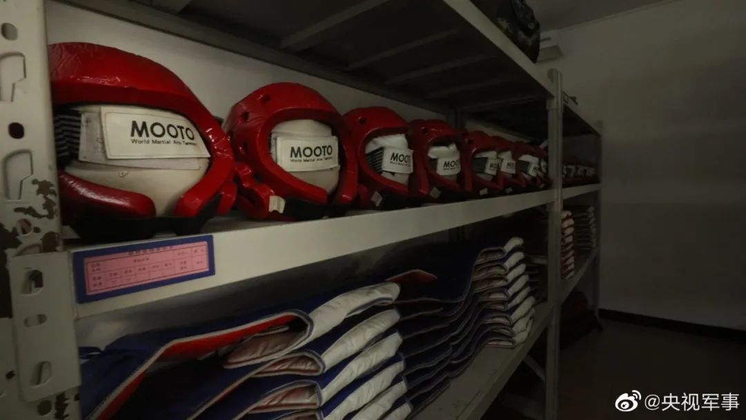 一根筷子，一双手，你永远可以相信青岛男人，啊不，中国军人！休闲区蓝鸢梦想 - Www.slyday.coM