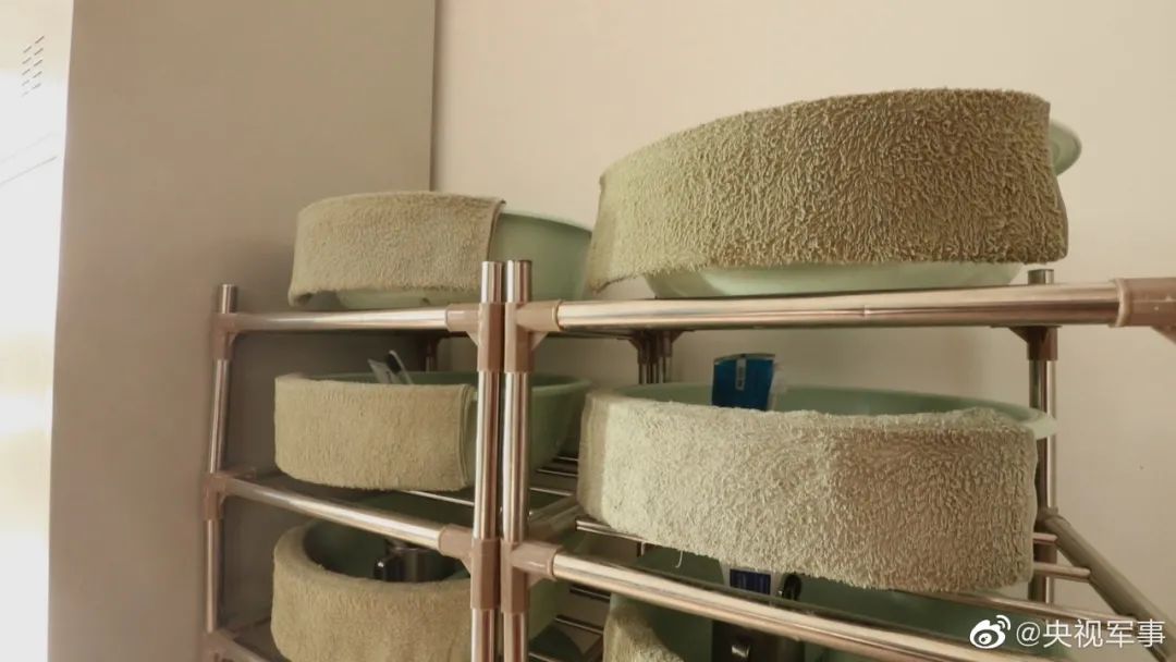 一根筷子，一双手，你永远可以相信青岛男人，啊不，中国军人！休闲区蓝鸢梦想 - Www.slyday.coM