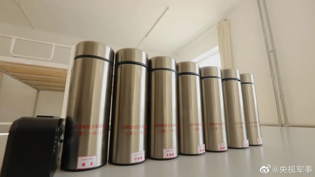 一根筷子，一双手，你永远可以相信青岛男人，啊不，中国军人！休闲区蓝鸢梦想 - Www.slyday.coM