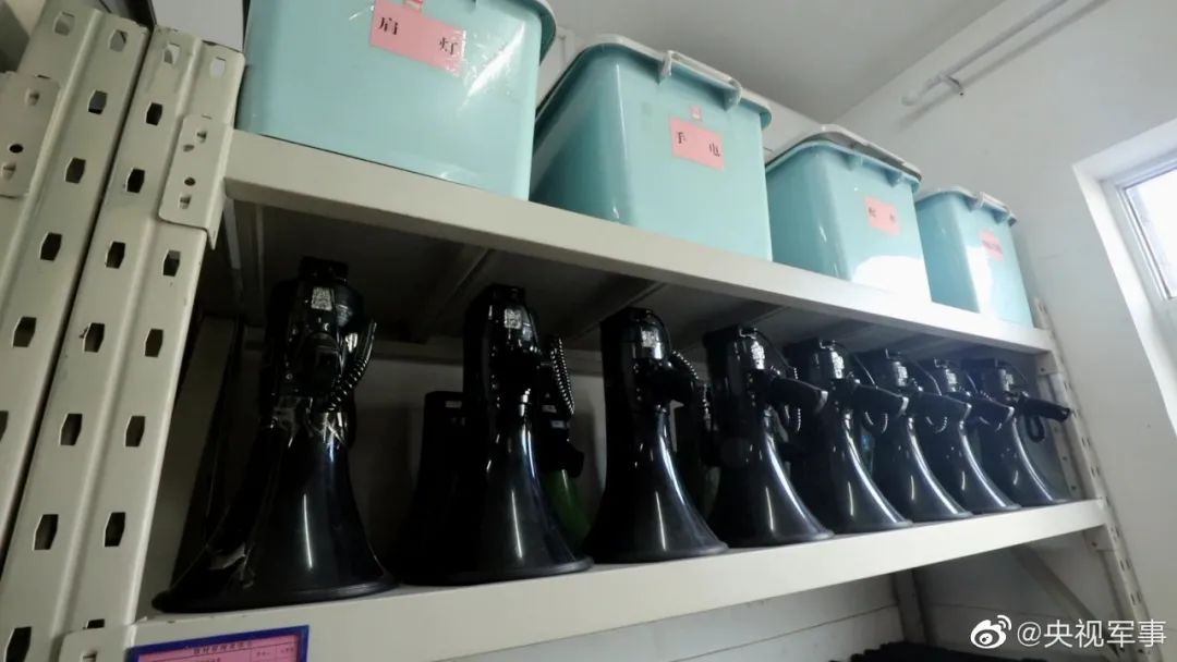 一根筷子，一双手，你永远可以相信青岛男人，啊不，中国军人！休闲区蓝鸢梦想 - Www.slyday.coM