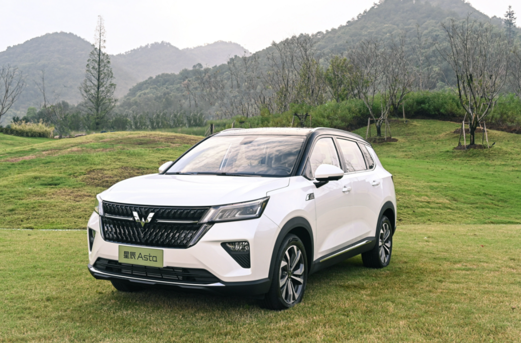 五菱新晋suv怎么样?顶配卖9.98万,配256色氛围灯 可变悬架-新浪汽车