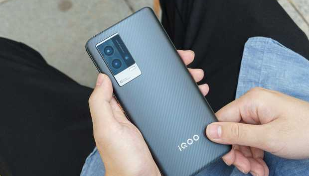 3000元价位手机推荐，男生女生的都有，你用上了哪款休闲区蓝鸢梦想 - Www.slyday.coM