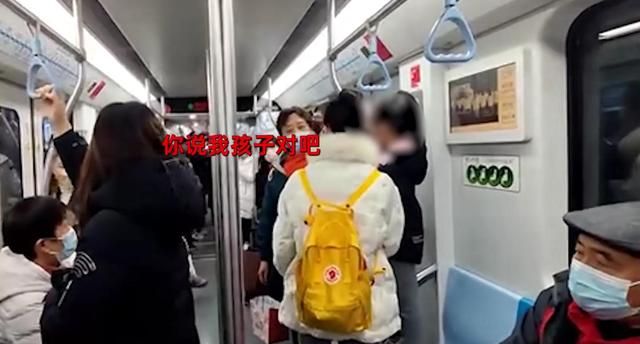 孩子站地铁座位上玩 家长无动于衷 上海大妈高能怒怼休闲区蓝鸢梦想 - Www.slyday.coM