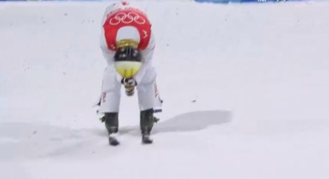 爆冷!贾宗洋关键一跳失误丢冠,徐梦桃拥抱安慰:比金牌更暖休闲区蓝鸢梦想 - Www.slyday.coM 爆冷!贾宗洋关键一跳失误丢冠,徐梦桃拥抱安慰:比金牌更暖休闲区蓝鸢梦想 - Www.slyday.coM