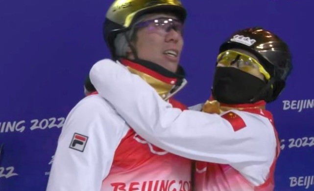 爆冷!贾宗洋关键一跳失误丢冠,徐梦桃拥抱安慰:比金牌更暖休闲区蓝鸢梦想 - Www.slyday.coM 爆冷!贾宗洋关键一跳失误丢冠,徐梦桃拥抱安慰:比金牌更暖休闲区蓝鸢梦想 - Www.slyday.coM