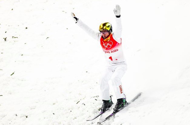 爆冷!贾宗洋关键一跳失误丢冠,徐梦桃拥抱安慰:比金牌更暖休闲区蓝鸢梦想 - Www.slyday.coM 爆冷!贾宗洋关键一跳失误丢冠,徐梦桃拥抱安慰:比金牌更暖休闲区蓝鸢梦想 - Www.slyday.coM