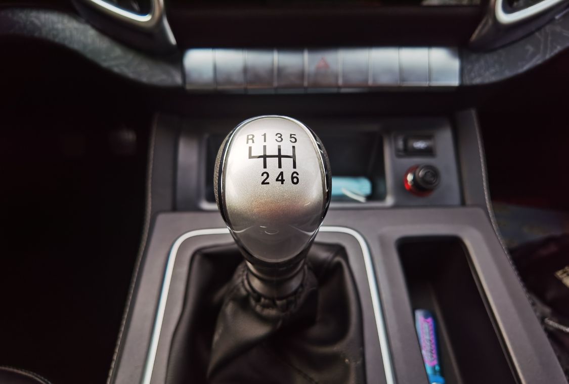 但开起这款全尺寸大皮卡时,还是得心应手,这主要得益于其清晰的档位