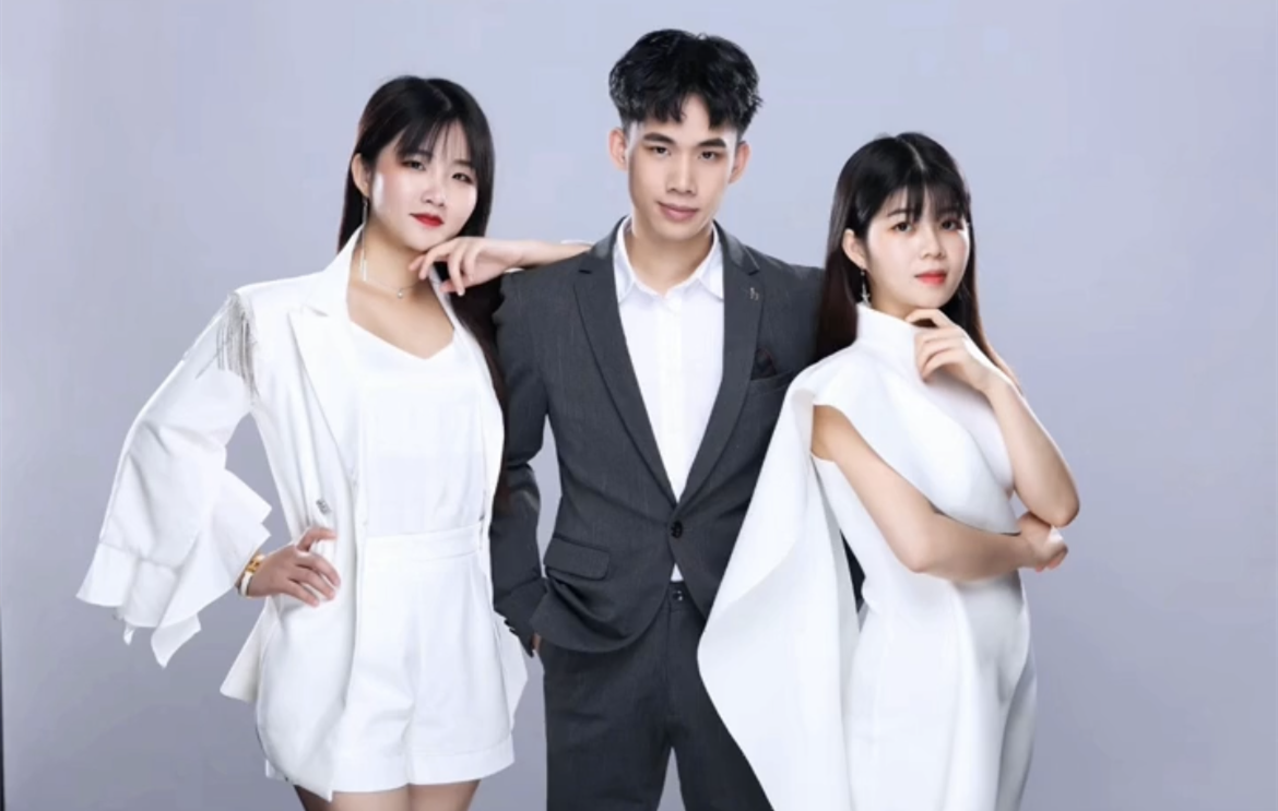 正能量网红陈三废团队为广西捐物资93万桶泡面22万瓶水