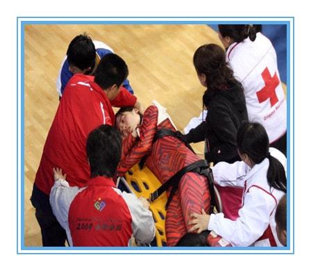 冰刀有多危险1毫米冰刀刃堪比刀刃高速状态下有人被误伤割喉