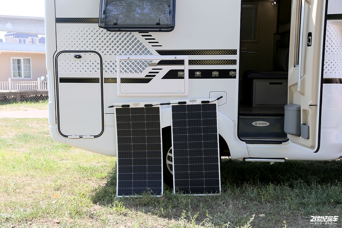 柔性太阳能板在房车上的应用看看这款极致轻量化的小蓝太阳能板