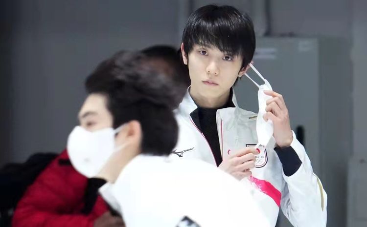 羽生结弦3个瞬间:主动合影冰墩墩!右脚伤势严重!抚摸冰面休闲区蓝鸢梦想 - Www.slyday.coM 羽生结弦3个瞬间:主动合影冰墩墩!右脚伤势严重!抚摸冰面休闲区蓝鸢梦想 - Www.slyday.coM