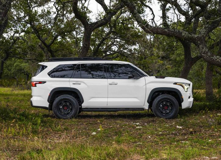 全新丰田红杉，搭载3.4T V6引擎，豪华霸气，拖拽能力近4吨多