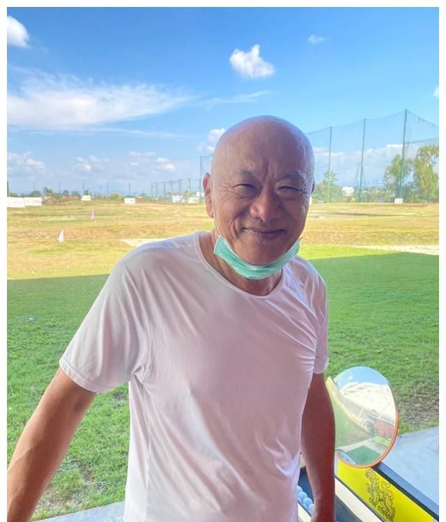 77岁凌峰近况曝光手术后隐居泰国休养自曝与家人很少联系