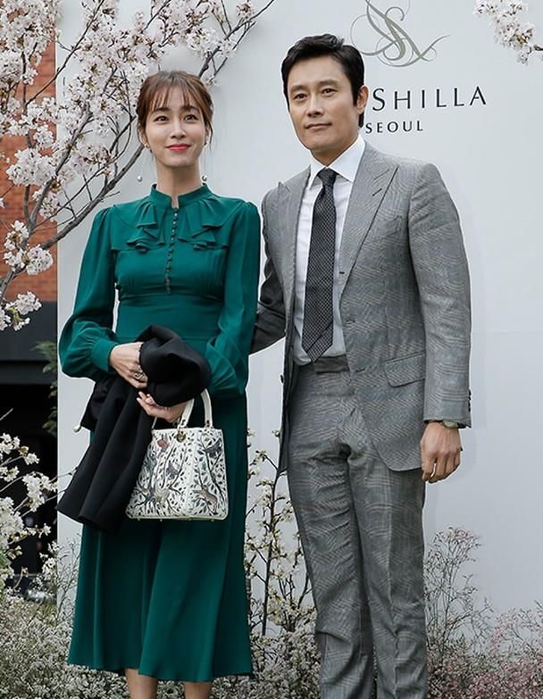 李秉宪夫妇确诊新冠肺炎妻子李珉廷亲述病情曝6岁儿子近况